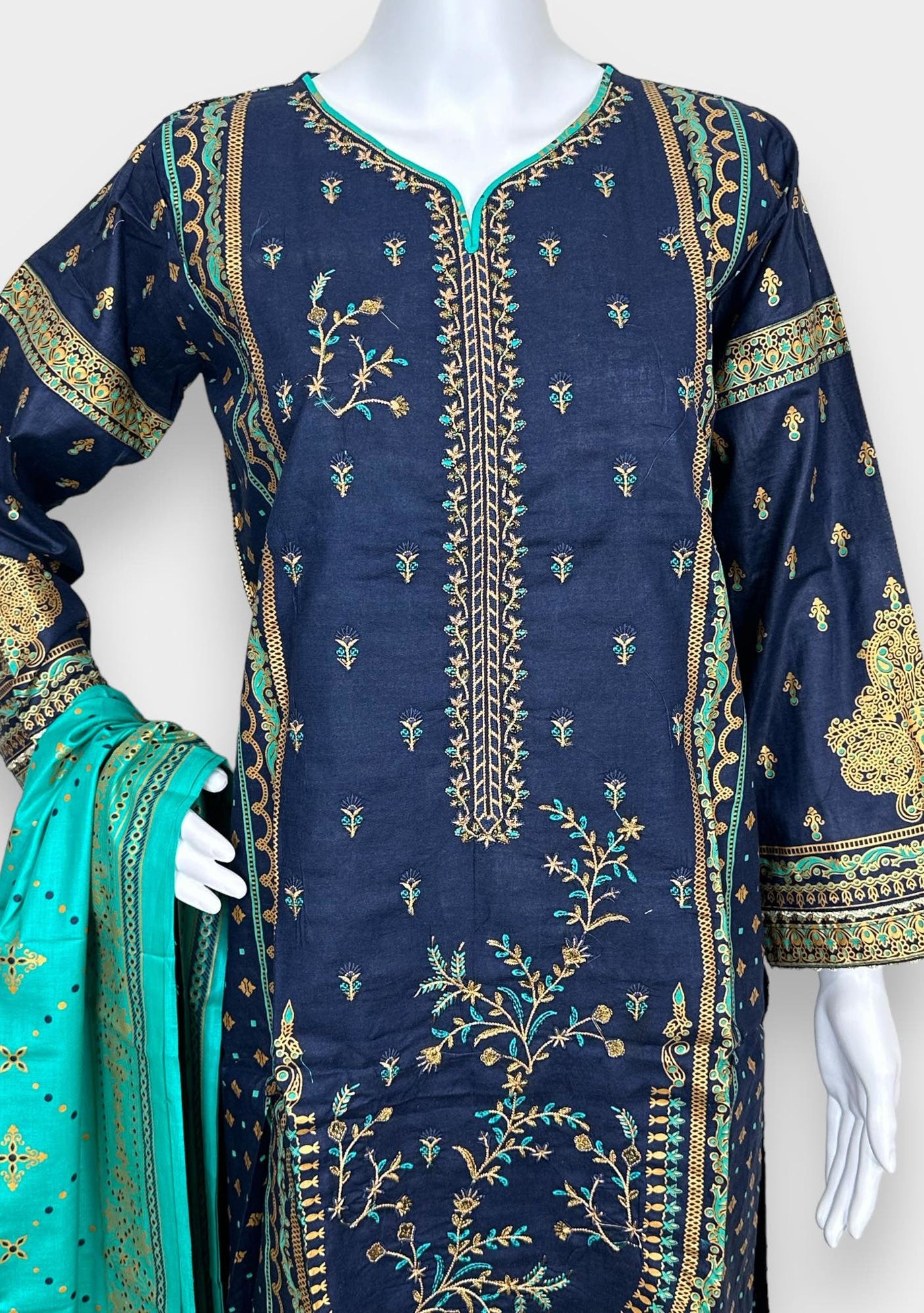 Embroidered 3 Pieces Pakistani Cotton Dress - db25693