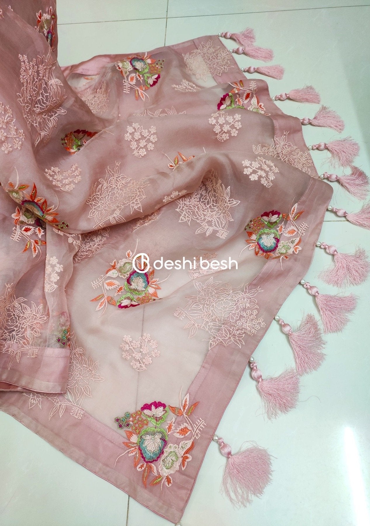 Exclusive Boutique Designer Muslin Saree: Deshi Besh.