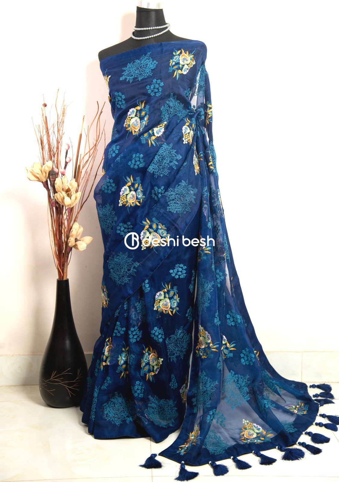 Exclusive Boutique Designer Muslin Saree: Deshi Besh.