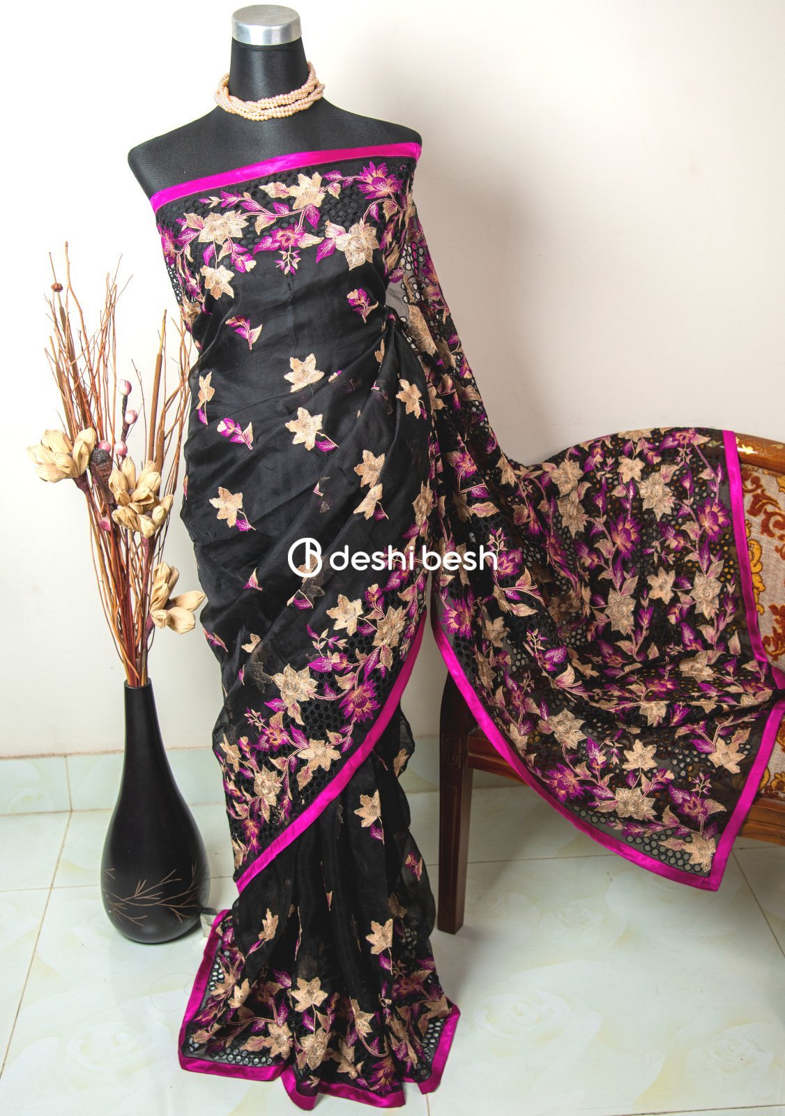 Exclusive Boutique Designer Muslin Saree: Deshi Besh.