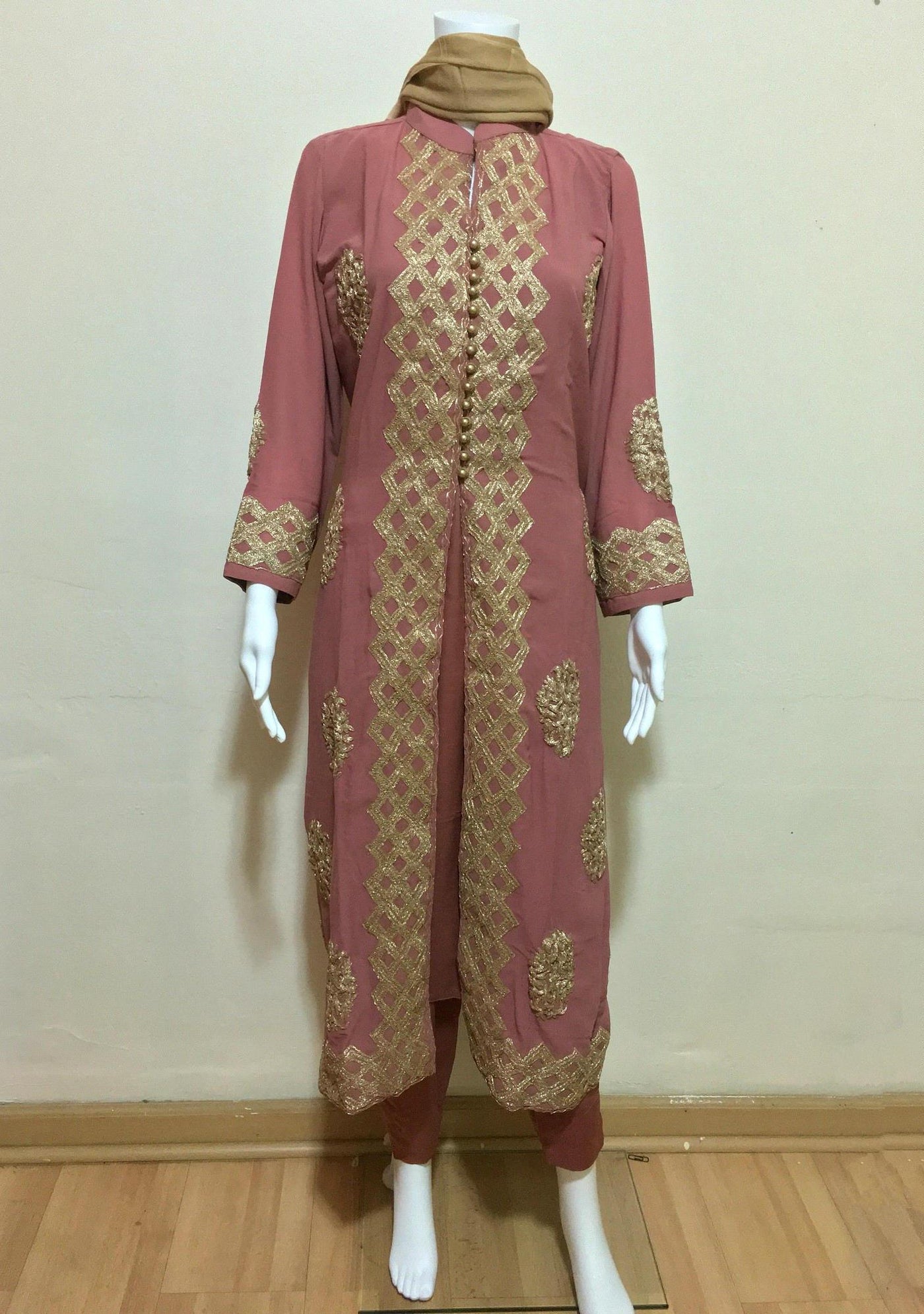 Exclusive Heavy Embroidered Boutique Salwar Suit: Deshi Besh.